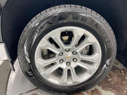 Used 2023 Chevrolet Silverado 1500 LTZ w/ LTZ Convenience Package II AWD/4WD image 28