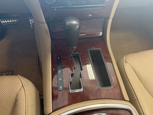 Used 2011 Chrysler 300 C image 8