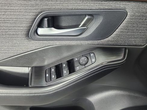 Used 2023 Nissan Rogue SV image 9