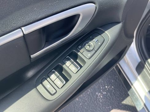 Used 2025 Hyundai Sonata SEL FWD image 13