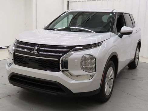 New 2026 Mitsubishi Outlander ES AWD/4WD image 8