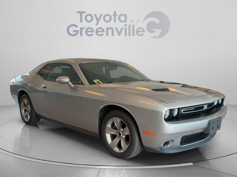 Used 2015 Dodge Challenger SXT w/ Driver Convenience Group RWD image 8