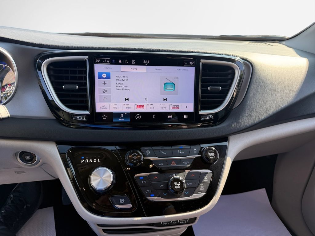 Used 2023 Chrysler Pacifica Touring-L FWD image 22