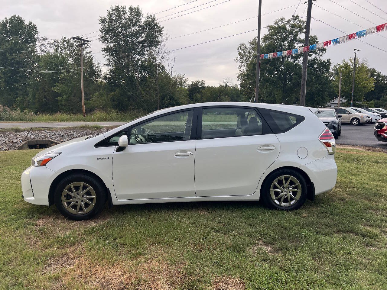 Used 2016 Toyota Prius V Two FWD image 2