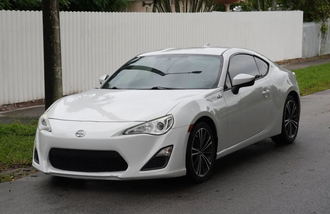 Used 2015 Scion FR-S RWD image 3
