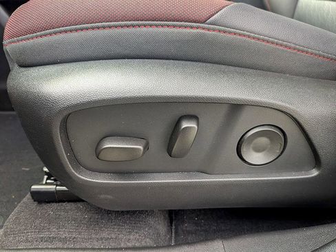 Certified 2025 Chevrolet Equinox RS image 12