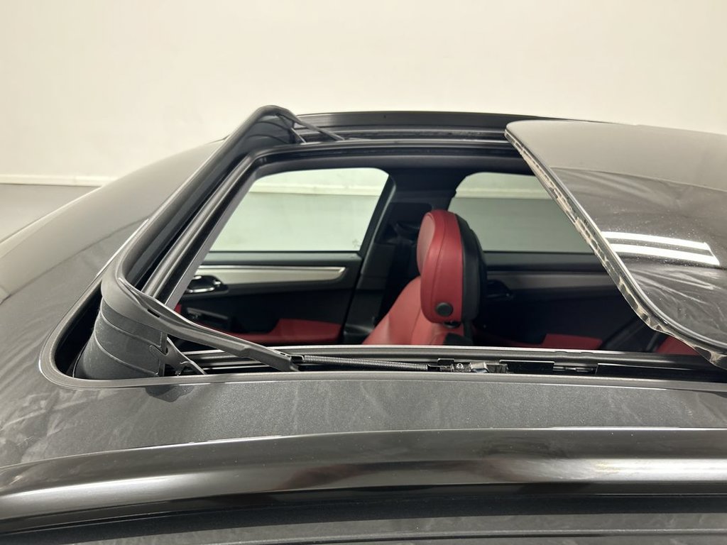 Certified 2026 Porsche Macan AWD/4WD image 20