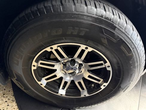 Used 2018 Nissan Frontier SV image 24