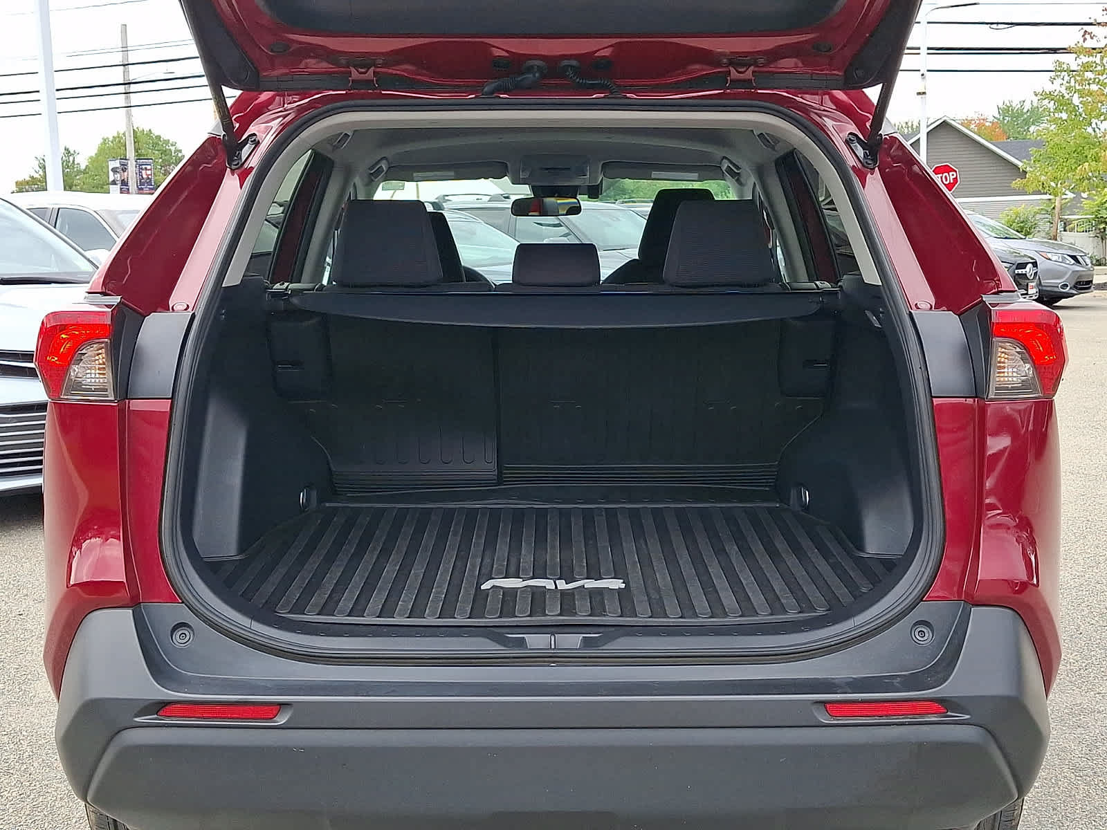 Certified 2020 Toyota RAV4 LE w/ Carpet Mat Package AWD/4WD image 31
