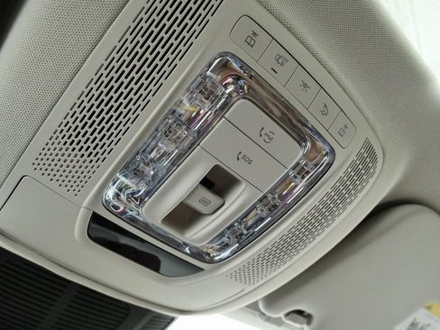 Used 2024 Mercedes-Benz GLS 580 GLS 580 w/ Exclusive Wood Trim Package image 40