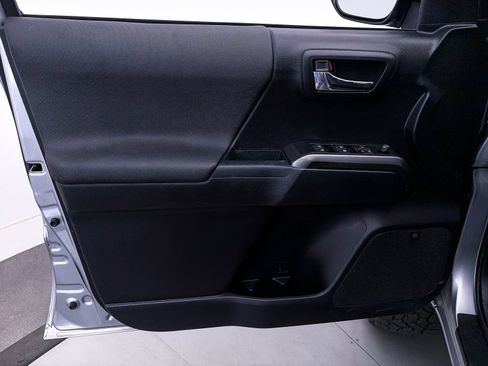 Used 2021 Toyota Tacoma TRD Sport w/ TRD Premium Sport Package AWD/4WD image 19