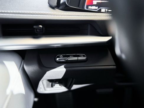 Used 2022 Chevrolet Corvette Stingray w/ Z51 Performance Package image 27