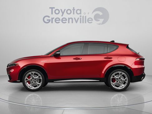 Used 2024 Alfa Romeo Tonale Veloce w/ Active Assist Package AWD/4WD image 2