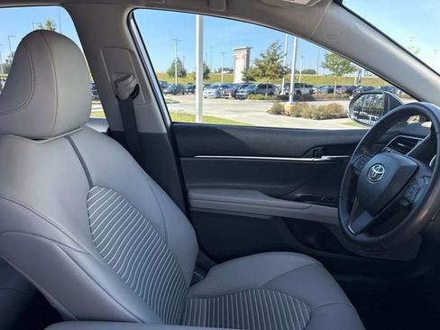 Used 2021 Toyota Camry SE FWD image 15