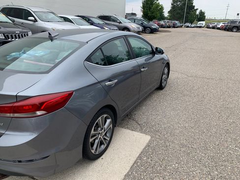 Used 2017 Hyundai Elantra Limited w/ Limited Tech Package 04 FWD image 4