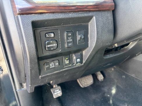 Used 2016 Toyota Tundra Limited w/ Limited Premium Package RWD image 11