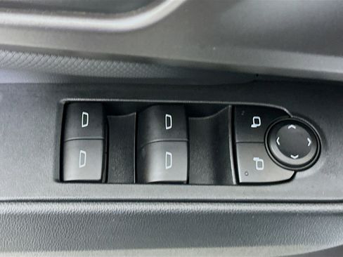 Used 2025 Chevrolet Equinox EV LT image 14