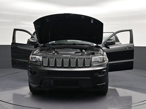 Used 2020 Jeep Grand Cherokee Altitude AWD/4WD image 41