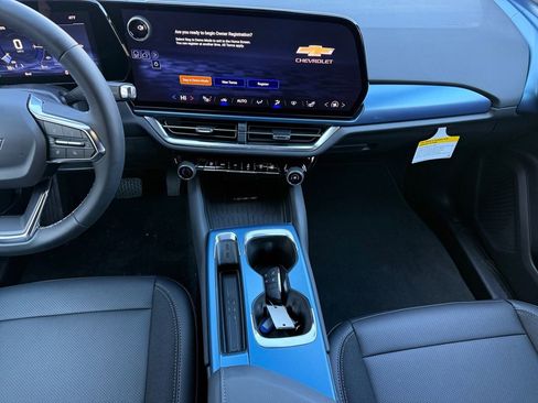 New 2026 Chevrolet Equinox EV LT image 11