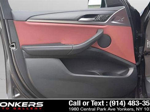 Used 2022 BMW X4 M40i w/ Premium Package image 30