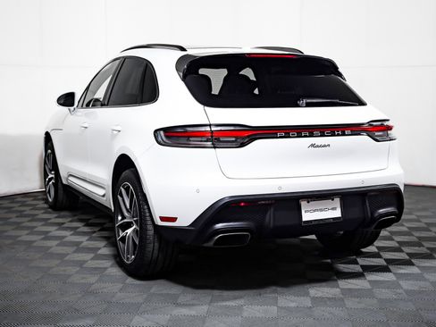 Certified 2025 Porsche Macan image 3