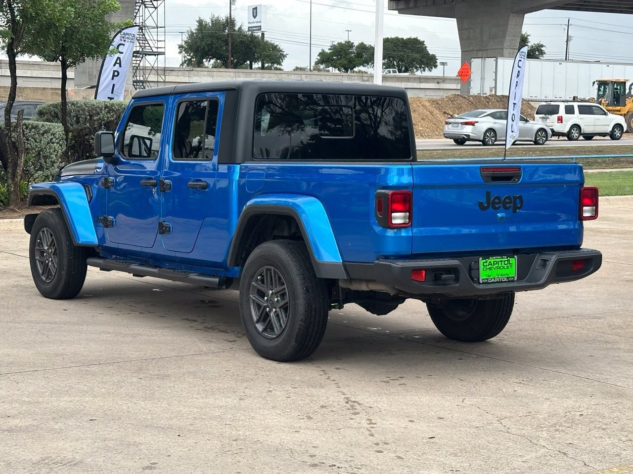 Used 2024 Jeep Gladiator Sport AWD/4WD image 3