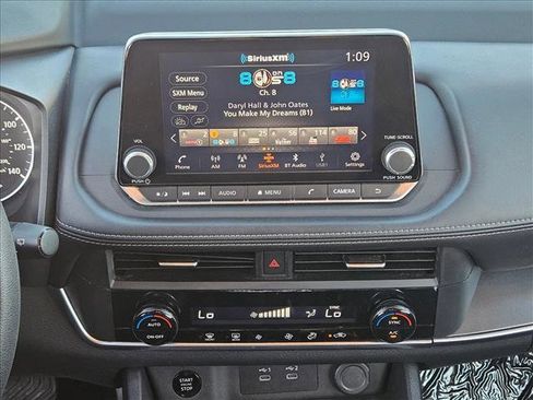 Used 2024 Nissan Rogue SV image 13