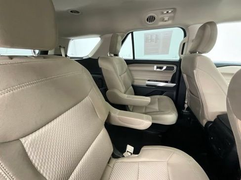 Used 2023 Ford Explorer XLT AWD/4WD image 15