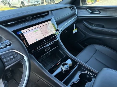 New 2027 Jeep Grand Cherokee Limited RWD image 28