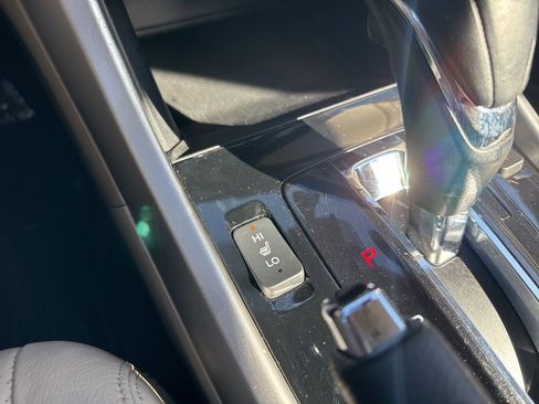 Used 2016 Honda Accord Touring image 25