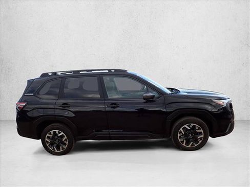 Used 2025 Subaru Forester Premium AWD/4WD image 5