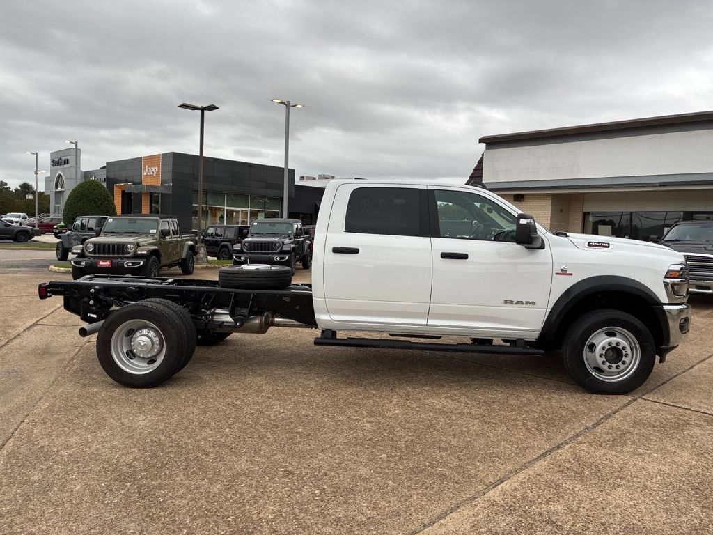 New 2026 RAM 4500 4x4 Crew Cab DRW image 7
