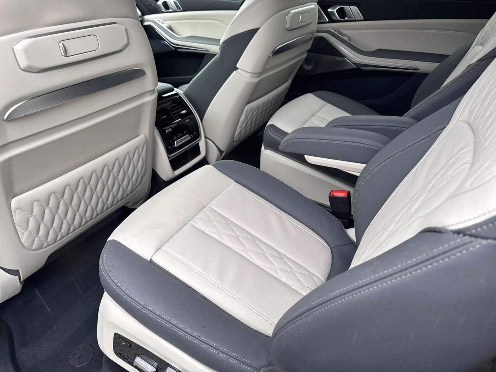 Certified 2025 BMW ALPINA XB7 AWD/4WD image 27