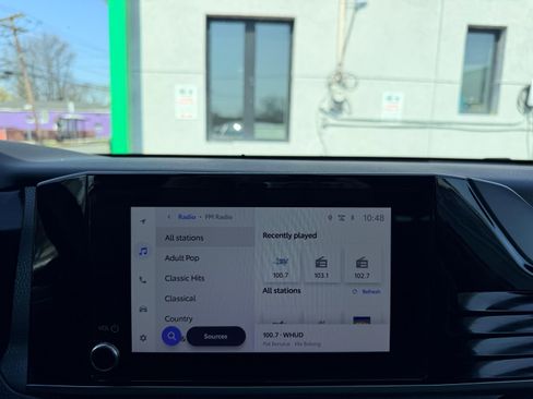 Used 2025 Toyota Camry SE w/ Convenience Package image 35