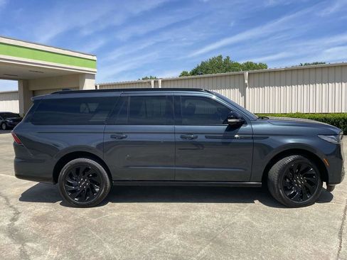 Used 2025 Lincoln Navigator L Reserve w/ Jet Appearance Package AWD/4WD image 2