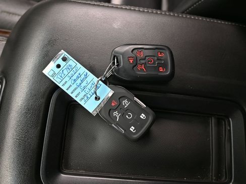 Used 2020 Chevrolet Suburban LT image 23