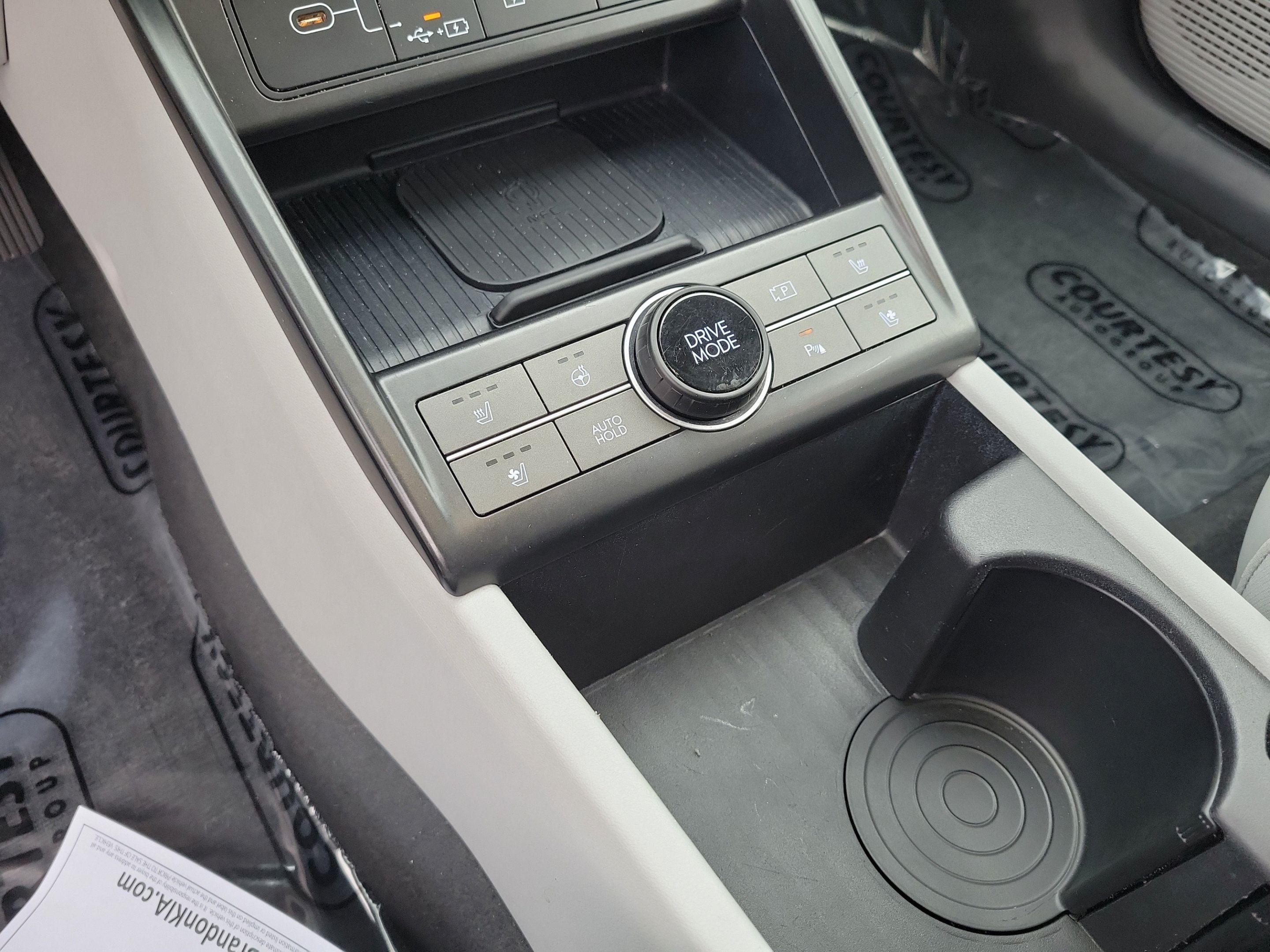 Used 2024 Hyundai Kona Limited FWD image 21