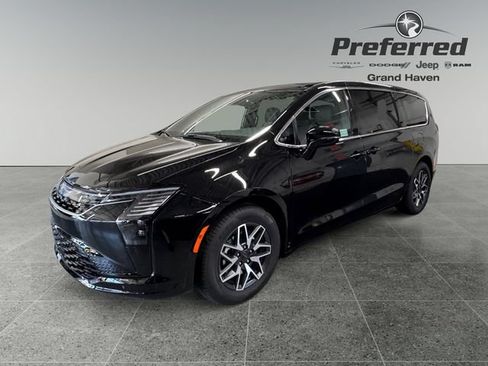 New 2027 Chrysler Pacifica Limited FWD image 12