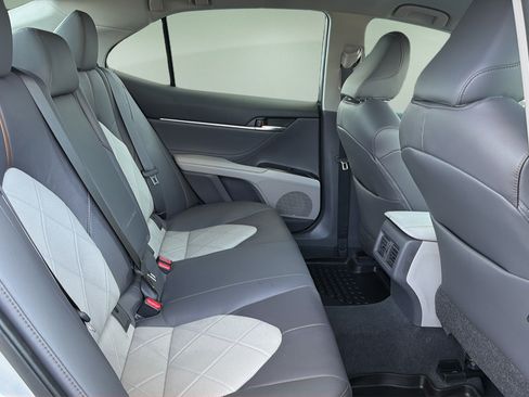 Used 2018 Toyota Camry XLE FWD image 19