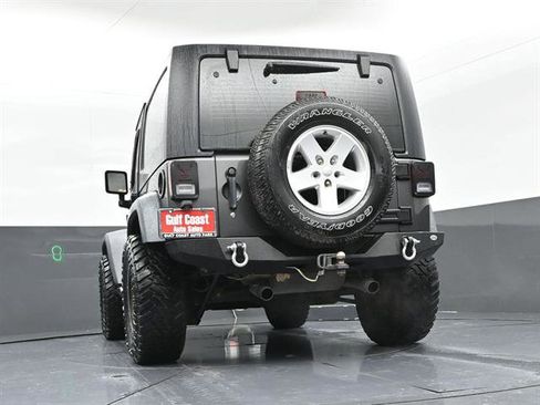 Used 2018 Jeep Wrangler Sport AWD/4WD image 32