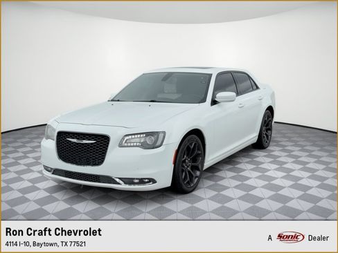 Used 2020 Chrysler 300 S RWD image 1