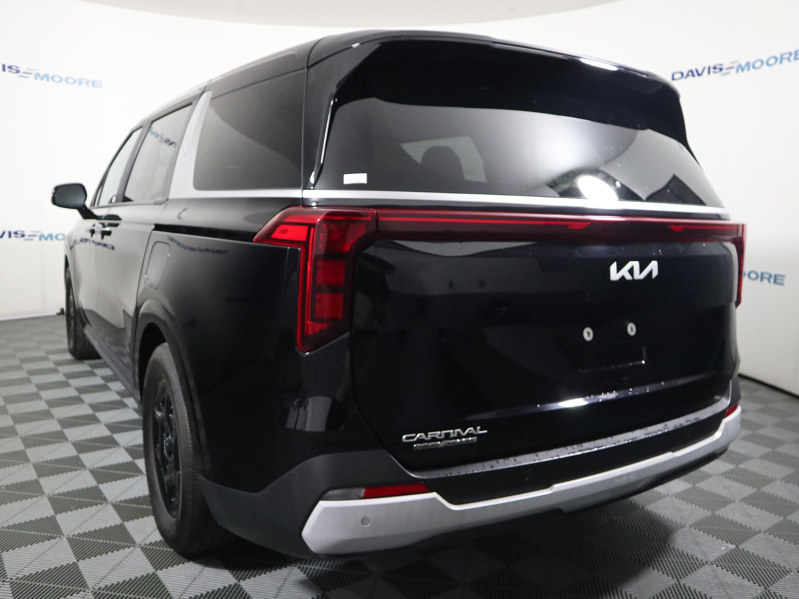 Used 2025 Kia Carnival FWD image 9