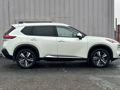 Used 2023 Nissan Rogue Platinum w/ Platinum Premium Package image 3