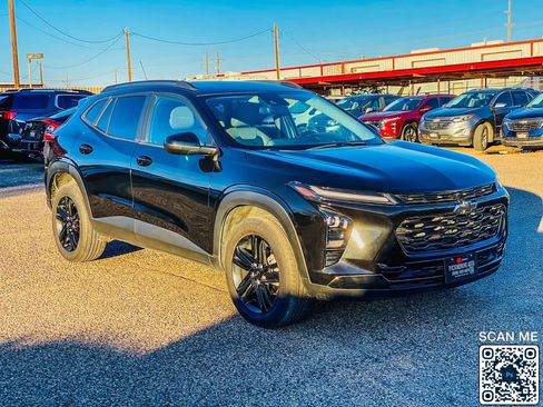 Used 2025 Chevrolet Trax ACTIV w/ Sunroof Package image 10