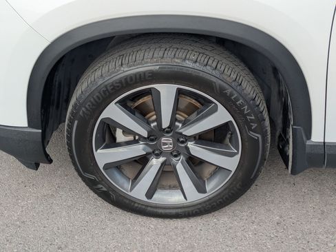 Used 2024 Honda Pilot Touring image 13