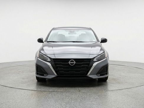 Used 2025 Nissan Altima 2.5 SV FWD image 2