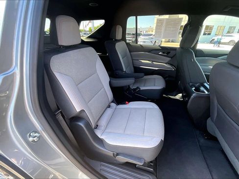 Used 2025 Chevrolet Traverse LT AWD/4WD image 24