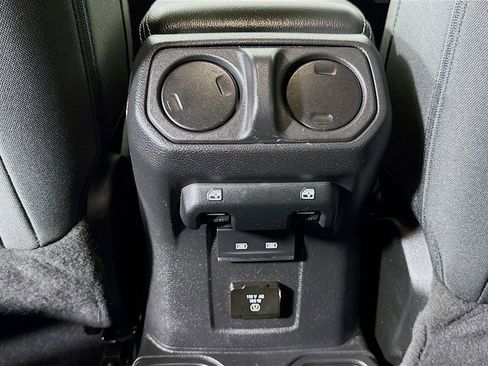 Used 2022 Jeep Wrangler Unlimited Sahara w/ Cold Weather Group AWD/4WD image 29