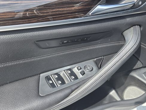 Used 2018 BMW 540i w/ M Sport Package RWD image 10