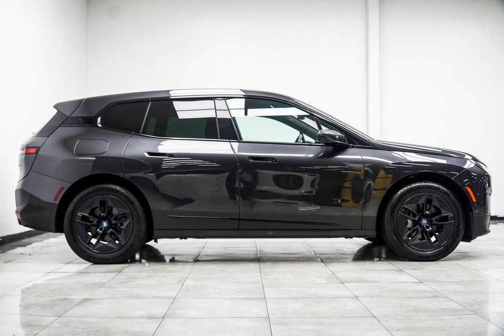 Used 2024 BMW iX xDrive50 w/ Convenience Package AWD/4WD image 6